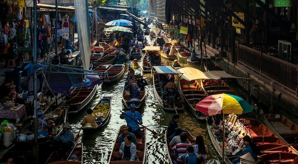 Comment organiser une visite des marchés aux fleurs flottants en Thaïlande : conseils pratiques et meilleurs moments ?